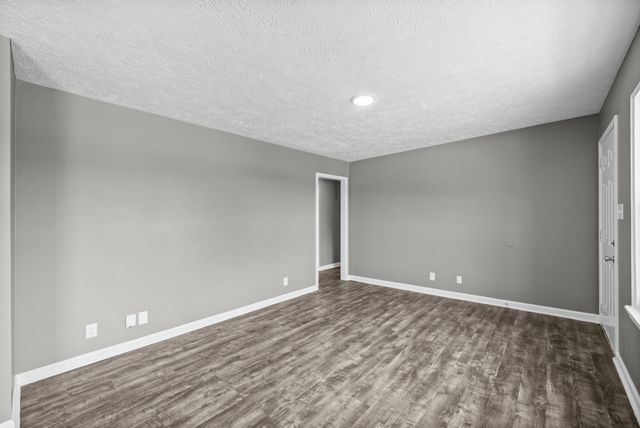 825 Washington Ave, Oak Grove, KY 42262