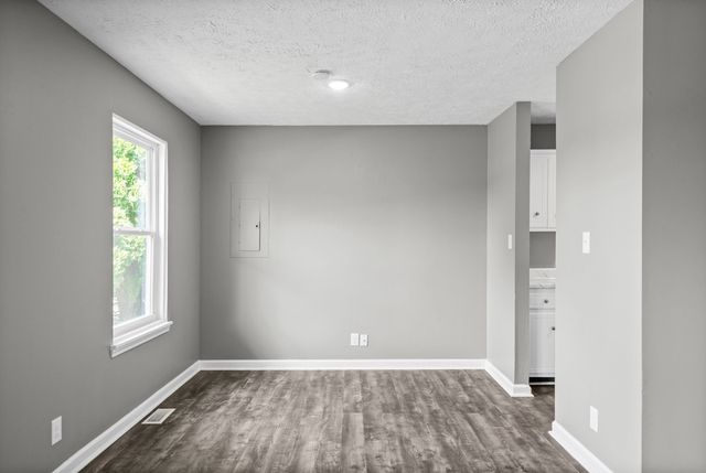 825 Washington Ave, Oak Grove, KY 42262