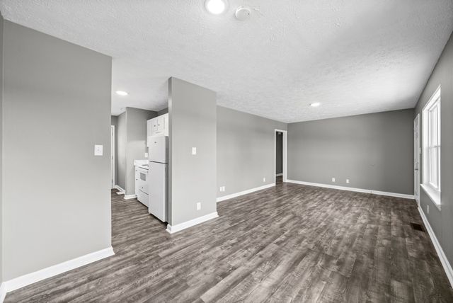 825 Washington Ave, Oak Grove, KY 42262