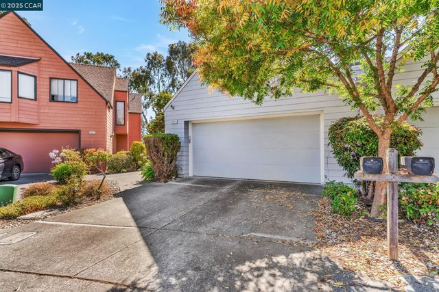 3231 Southridge Dr, Richmond, CA 94806