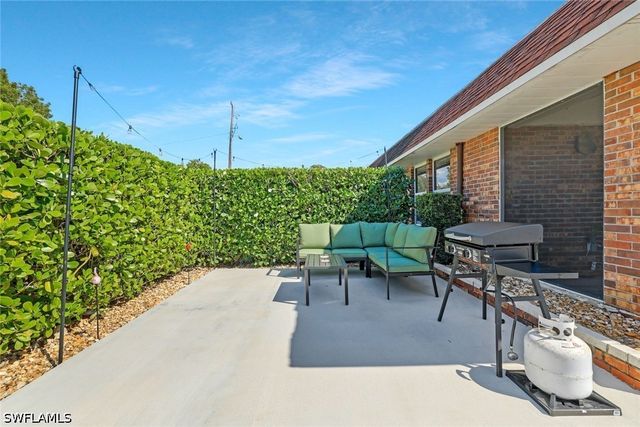 2710 Arbutus ST B1, Naples, FL 34112
