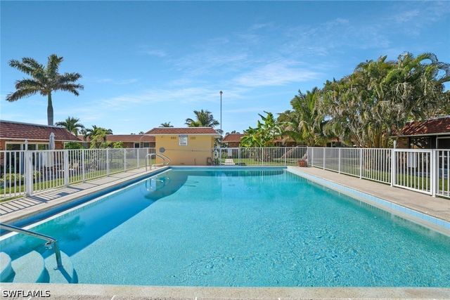 2710 Arbutus ST B1, Naples, FL 34112