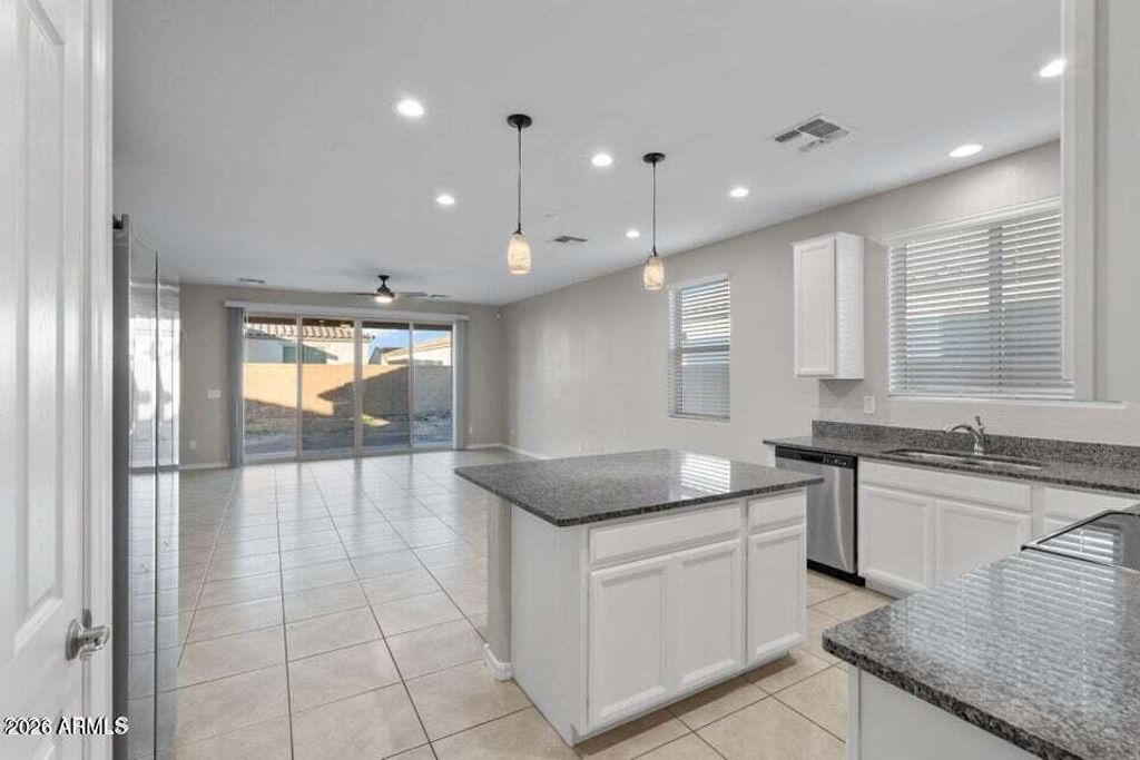 Image 2 of property listing at 1642 W Hopi Drive, Coolidge, AZ 85128