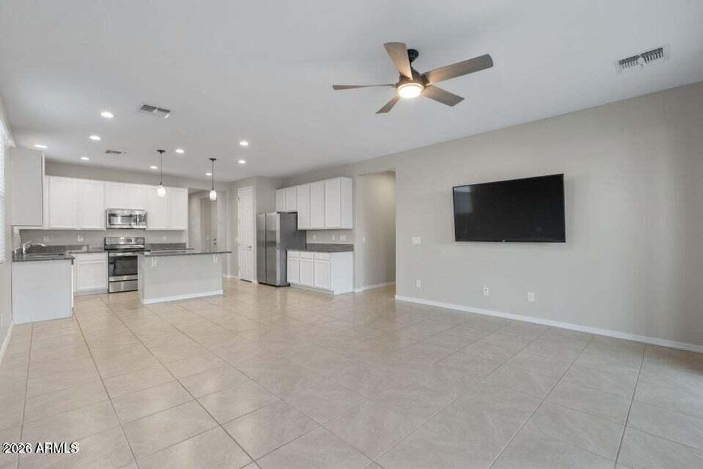 Image 5 of property listing at 1642 W Hopi Drive, Coolidge, AZ 85128