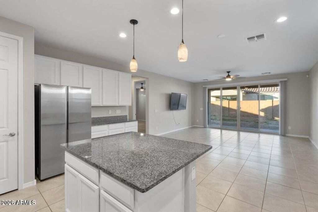 Image 7 of property listing at 1642 W Hopi Drive, Coolidge, AZ 85128