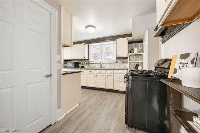 165 Oak Knoll Avenue NE, Warren, OH 44483