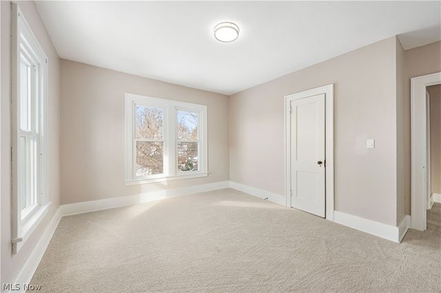 165 Oak Knoll Avenue NE, Warren, OH 44483