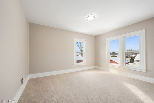 165 Oak Knoll Avenue NE, Warren, OH 44483