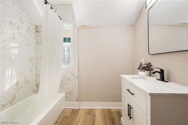 165 Oak Knoll Avenue NE, Warren, OH 44483