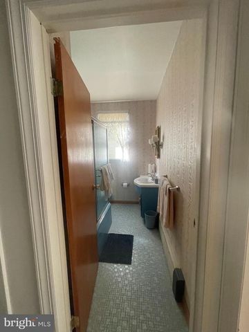 242 BURMONT RD, Drexel Hill, PA 19026