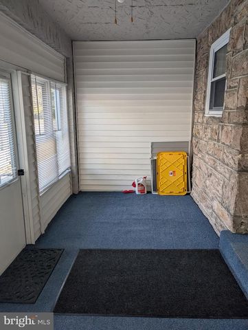 242 BURMONT RD, Drexel Hill, PA 19026