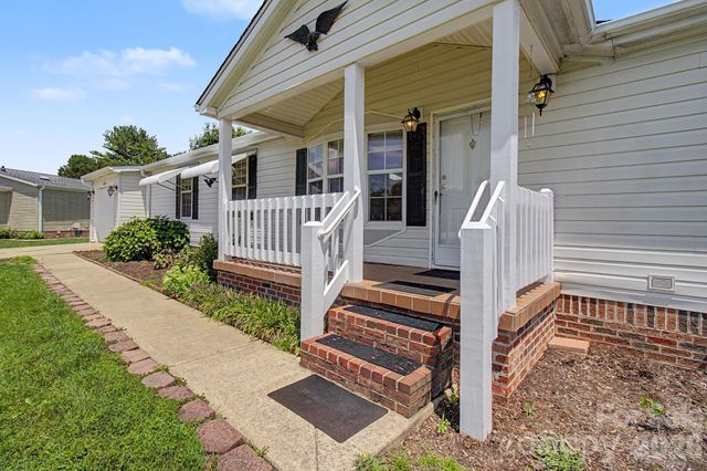 204 Red Birch Court, Hendersonville, NC 28739