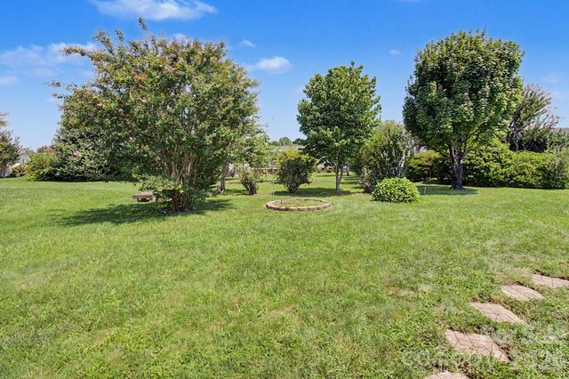204 Red Birch Court, Hendersonville, NC 28739