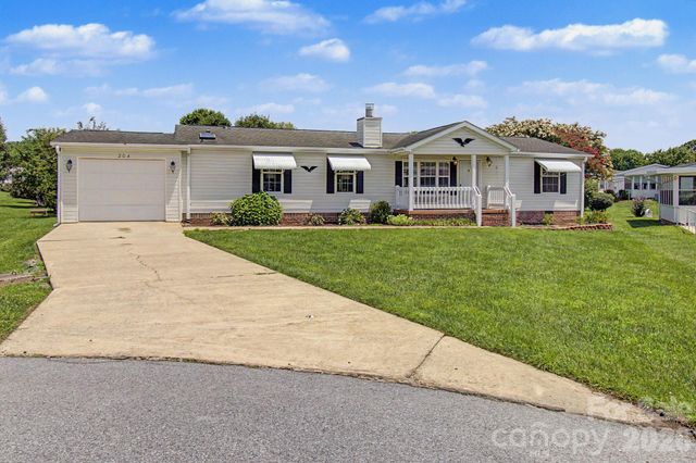 204 Red Birch Court, Hendersonville, NC 28739