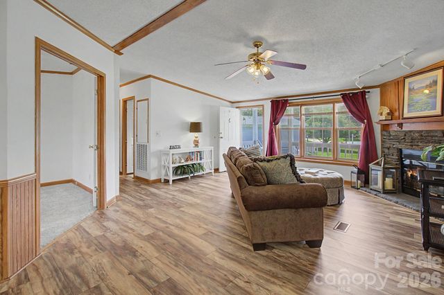 204 Red Birch Court, Hendersonville, NC 28739