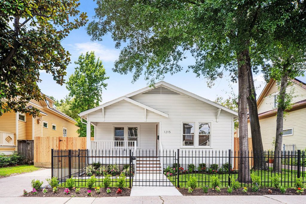Image 1 of property listing at 1215 Ashland Street, Houston, TX 77008