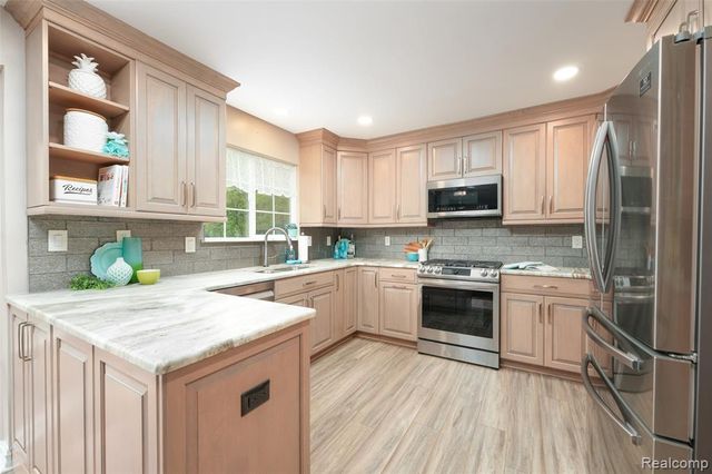 25929 Clark, Novi, MI 48375