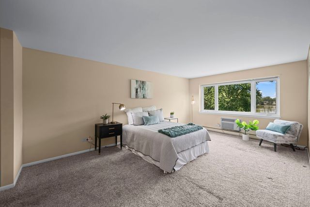 2700 E Bel Aire Drive 203, Arlington Heights, IL 60004