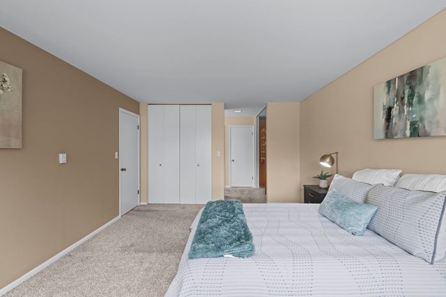 2700 E Bel Aire Drive 203, Arlington Heights, IL 60004