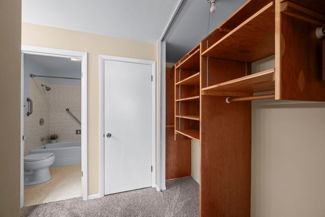 2700 E Bel Aire Drive 203, Arlington Heights, IL 60004