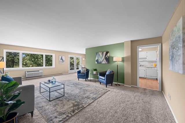 2700 E Bel Aire Drive 203, Arlington Heights, IL 60004