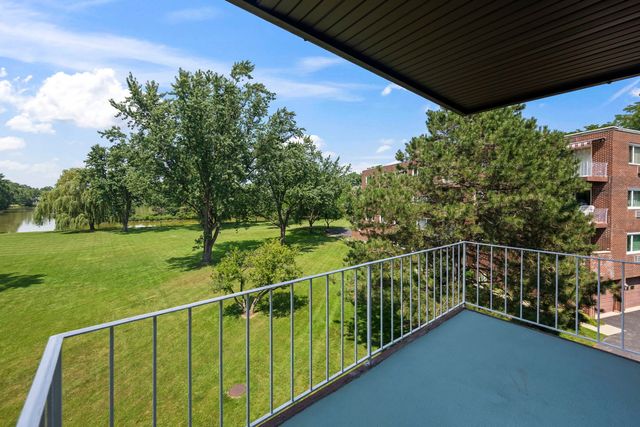 2700 E Bel Aire Drive 203, Arlington Heights, IL 60004