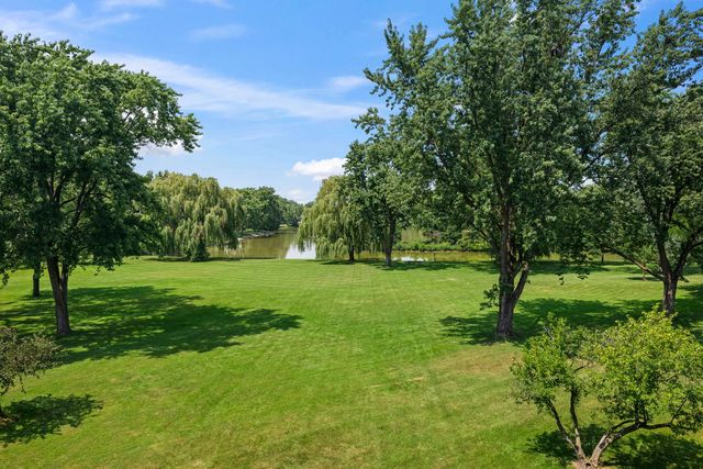 2700 E Bel Aire Drive 203, Arlington Heights, IL 60004