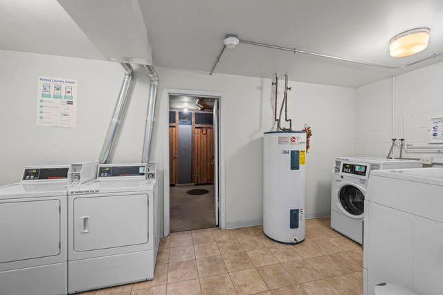 2700 E Bel Aire Drive 203, Arlington Heights, IL 60004