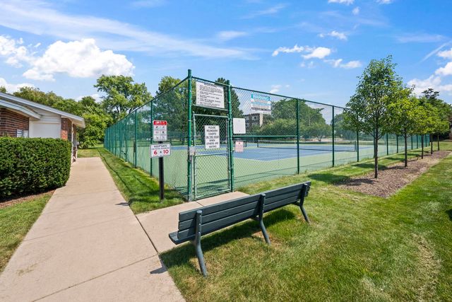 2700 E Bel Aire Drive 203, Arlington Heights, IL 60004