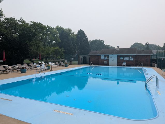 2700 E Bel Aire Drive 203, Arlington Heights, IL 60004