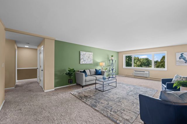2700 E Bel Aire Drive 203, Arlington Heights, IL 60004
