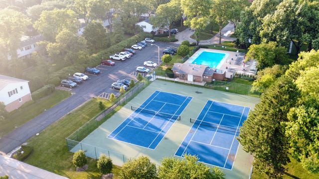 2700 E Bel Aire Drive 203, Arlington Heights, IL 60004