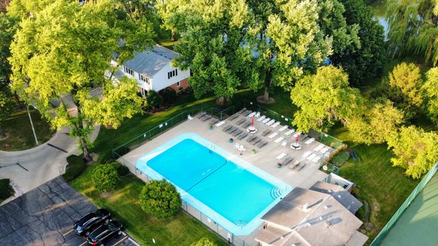 2700 E Bel Aire Drive 203, Arlington Heights, IL 60004