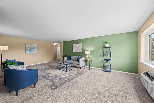 2700 E Bel Aire Drive 203, Arlington Heights, IL 60004