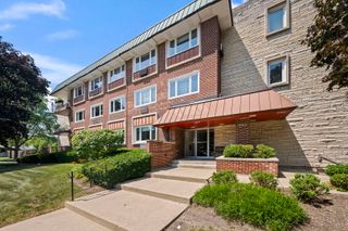 2700 E Bel Aire Drive 203, Arlington Heights, IL 60004
