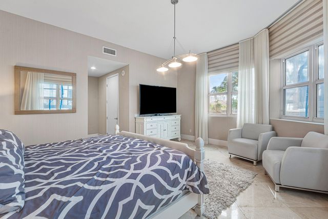 2640 Lake Shore Drive 107, Riviera Beach, FL 33404