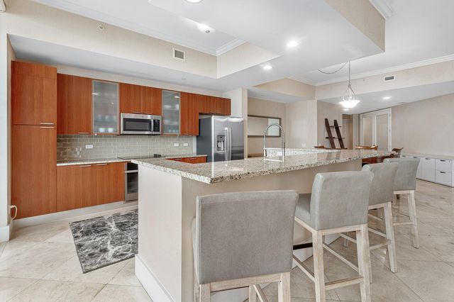 2640 Lake Shore Drive 107, Riviera Beach, FL 33404