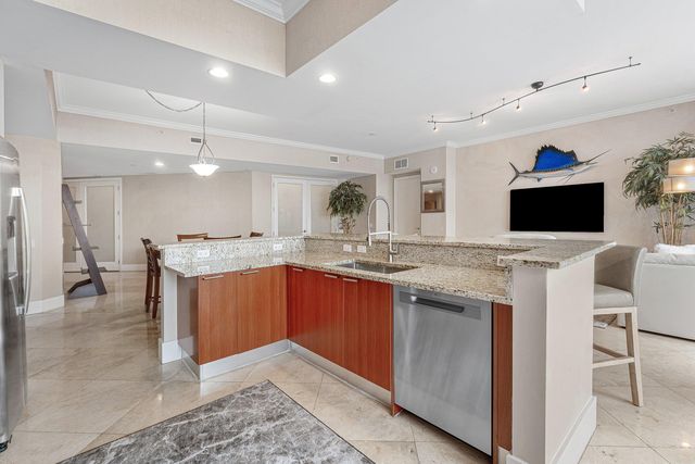 2640 Lake Shore Drive 107, Riviera Beach, FL 33404