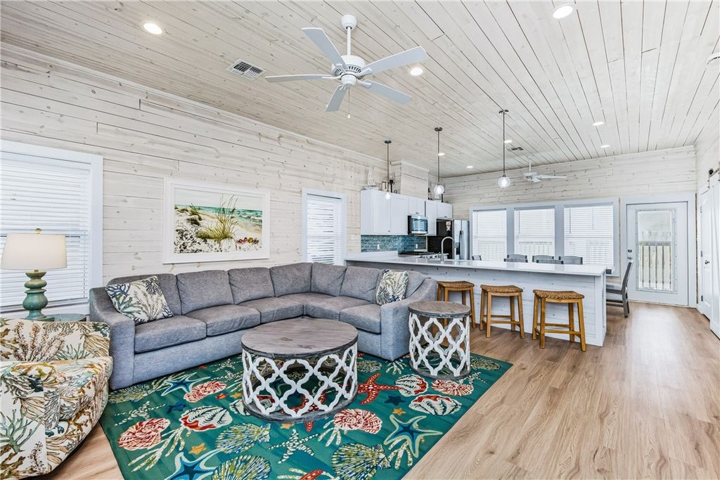 237 N Station St 5, Port Aransas, TX 78373 — photo 2