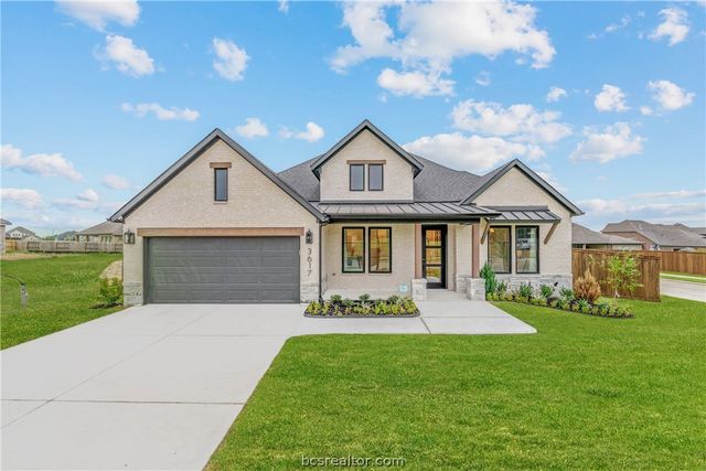 1800 Register Court, College Station, TX 77845