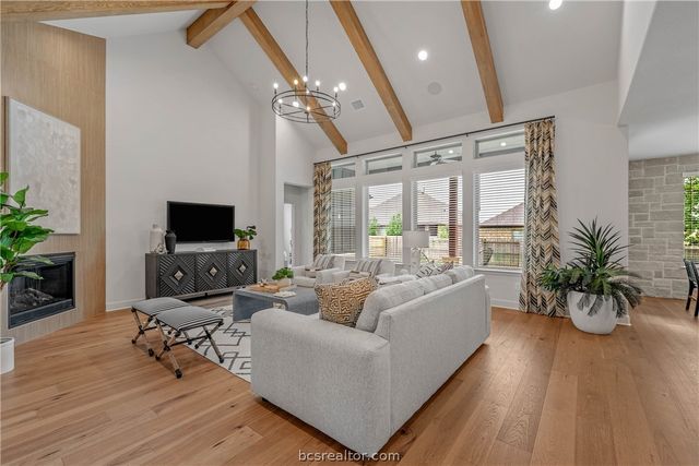 1800 Register Court, College Station, TX 77845