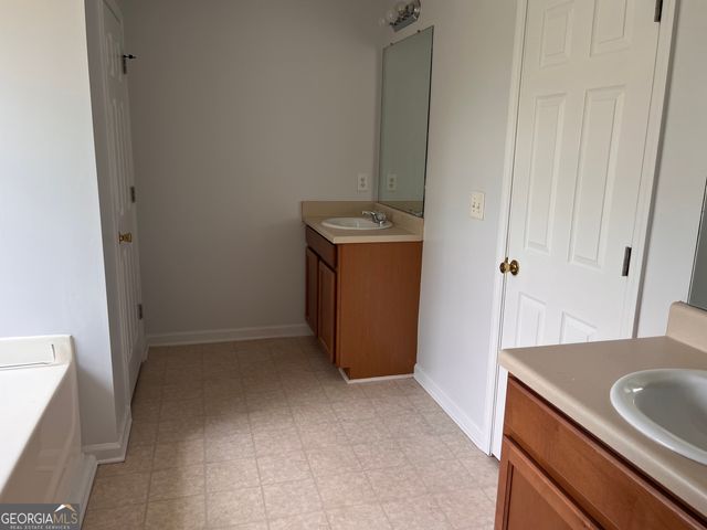 637 Pointe South Parkway, Jonesboro, GA 30238