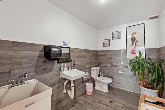210 S Central Ave, Lodi, CA 95240