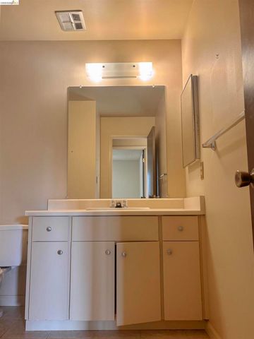 1427 Marchbanks Dr Apt 3, Walnut Creek, CA 94598