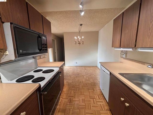 1427 Marchbanks Dr Apt 3, Walnut Creek, CA 94598