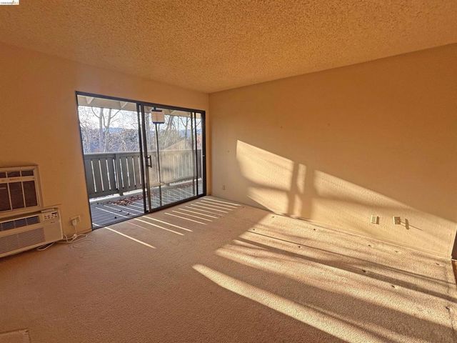 1427 Marchbanks Dr Apt 3, Walnut Creek, CA 94598