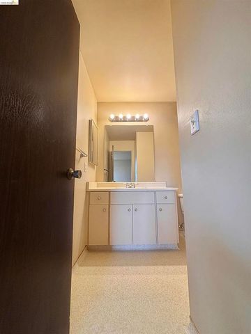 1427 Marchbanks Dr Apt 3, Walnut Creek, CA 94598