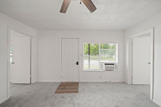 602 S 3rd Street B, La Porte, TX 77571