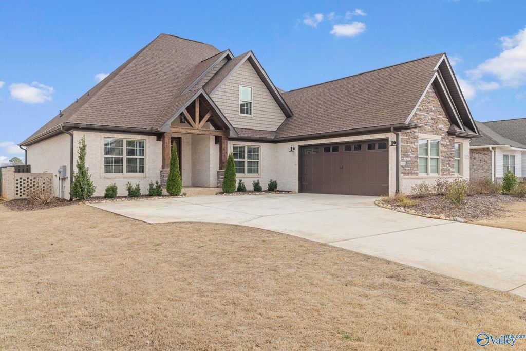 16776 Colton Lane, Athens, AL 35613