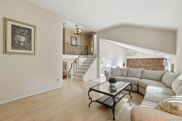 3 King Avenue, Melville, NY 11747